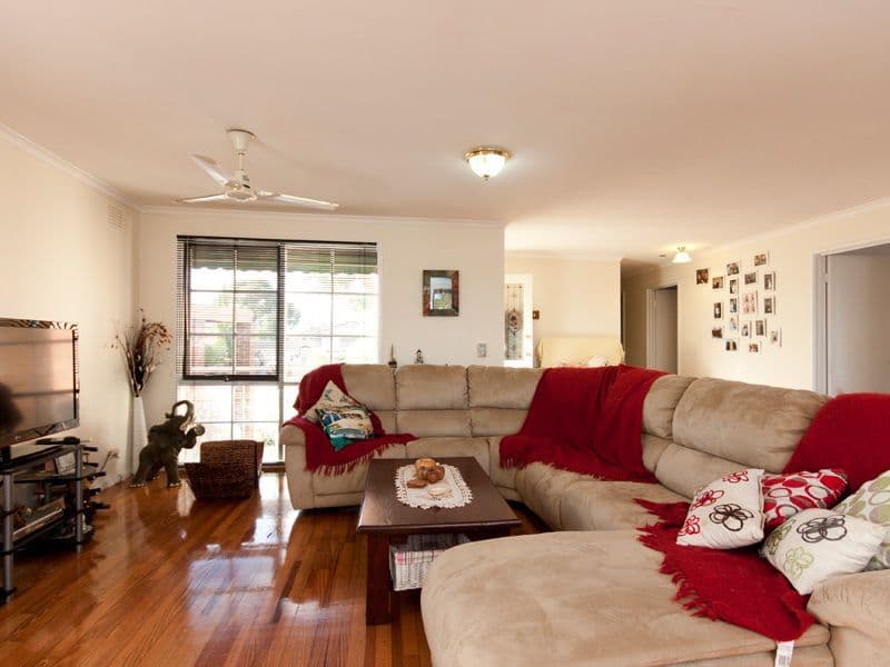 16 Rossiter Avenue, ENDEAVOUR HILLS VIC 3802, Endeavour Hills - Thumbnail 2