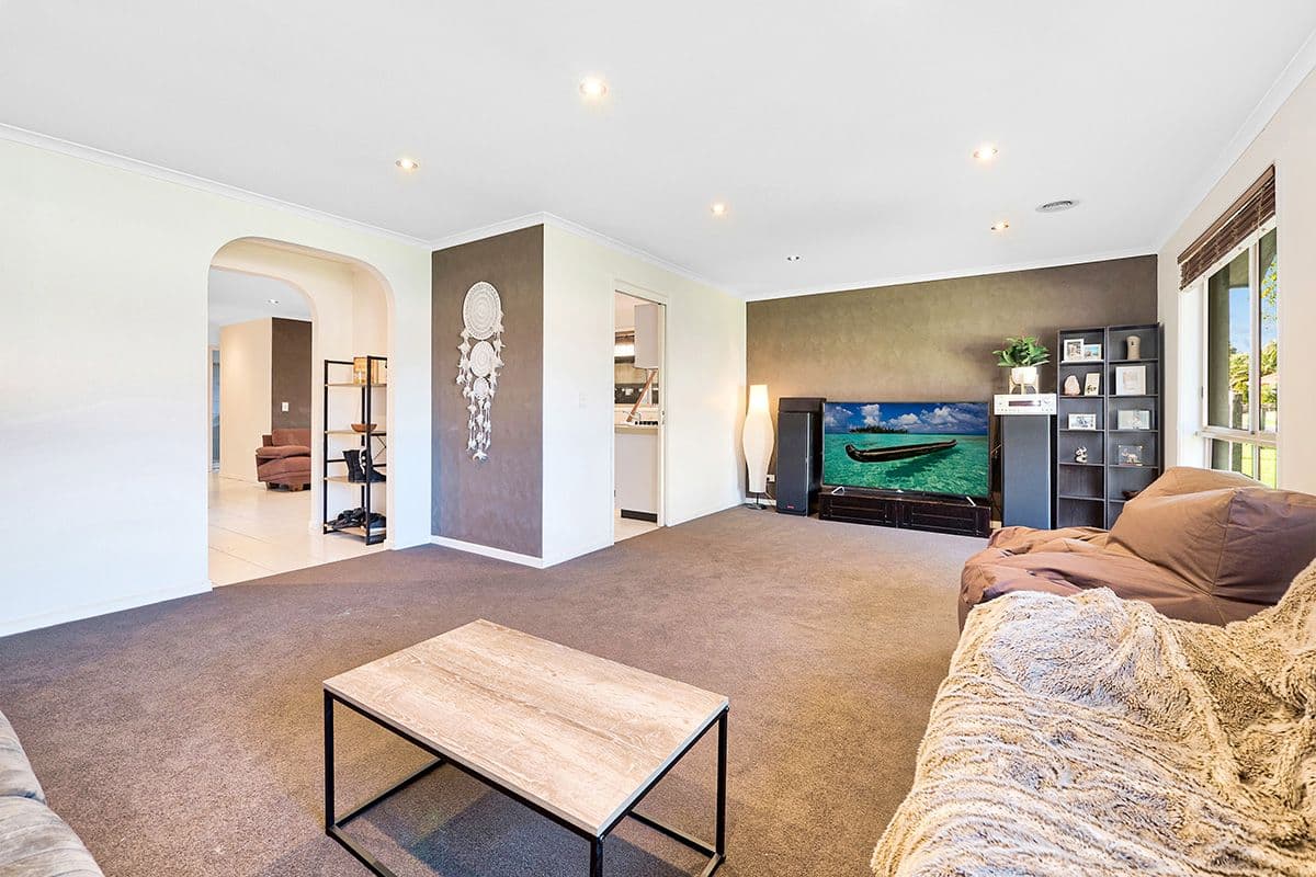 3 Frances Crescent, Cranbourne North VIC 3977, Cranbourne North - Thumbnail 2