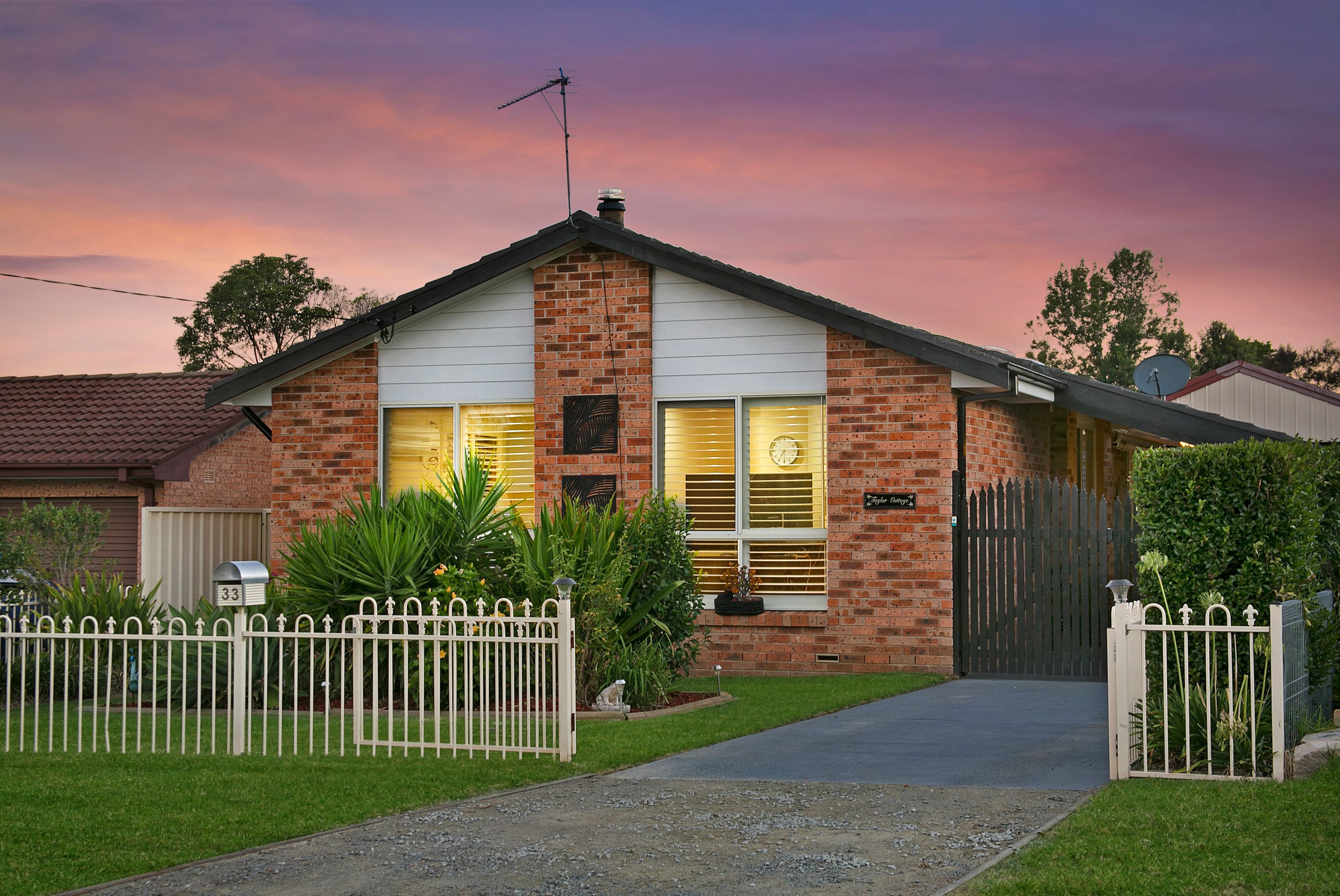 33 Dutton Road, Buxton - Image 1