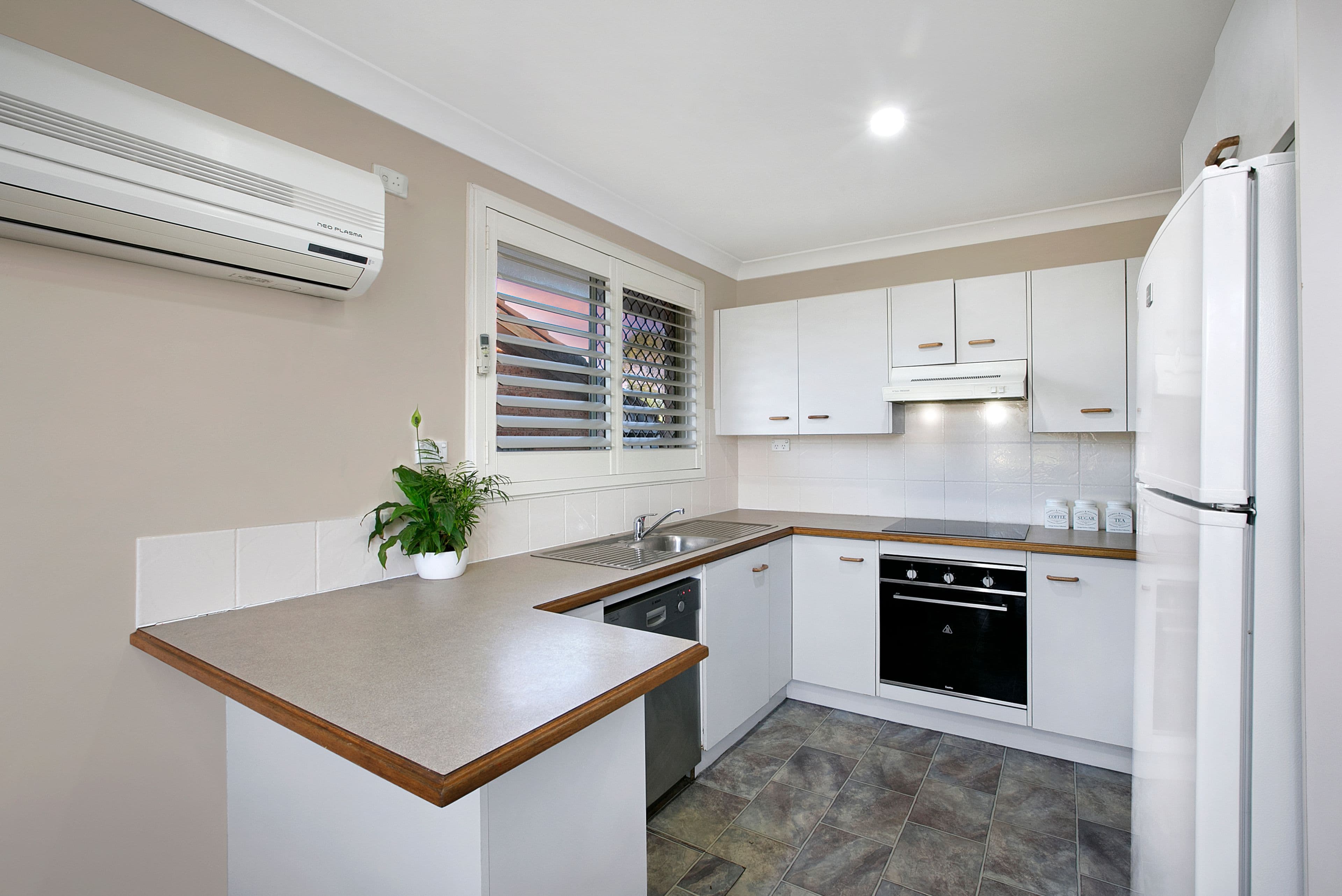 33 Dutton Road, Buxton - Thumbnail 3