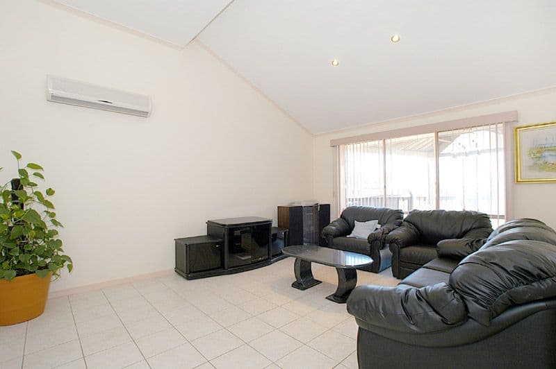 2 Pamela Court, CLARINDA VIC 3169, Clarinda - Thumbnail 3