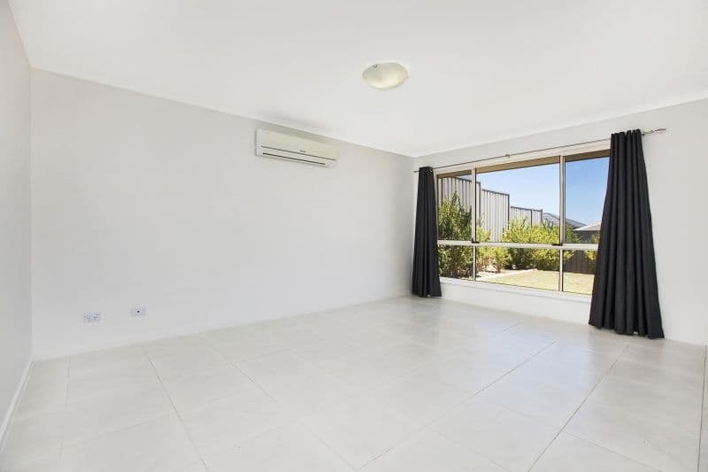 13 Sabella Place, NOARLUNGA DOWNS SA 5168, Noarlunga Downs - Thumbnail 2