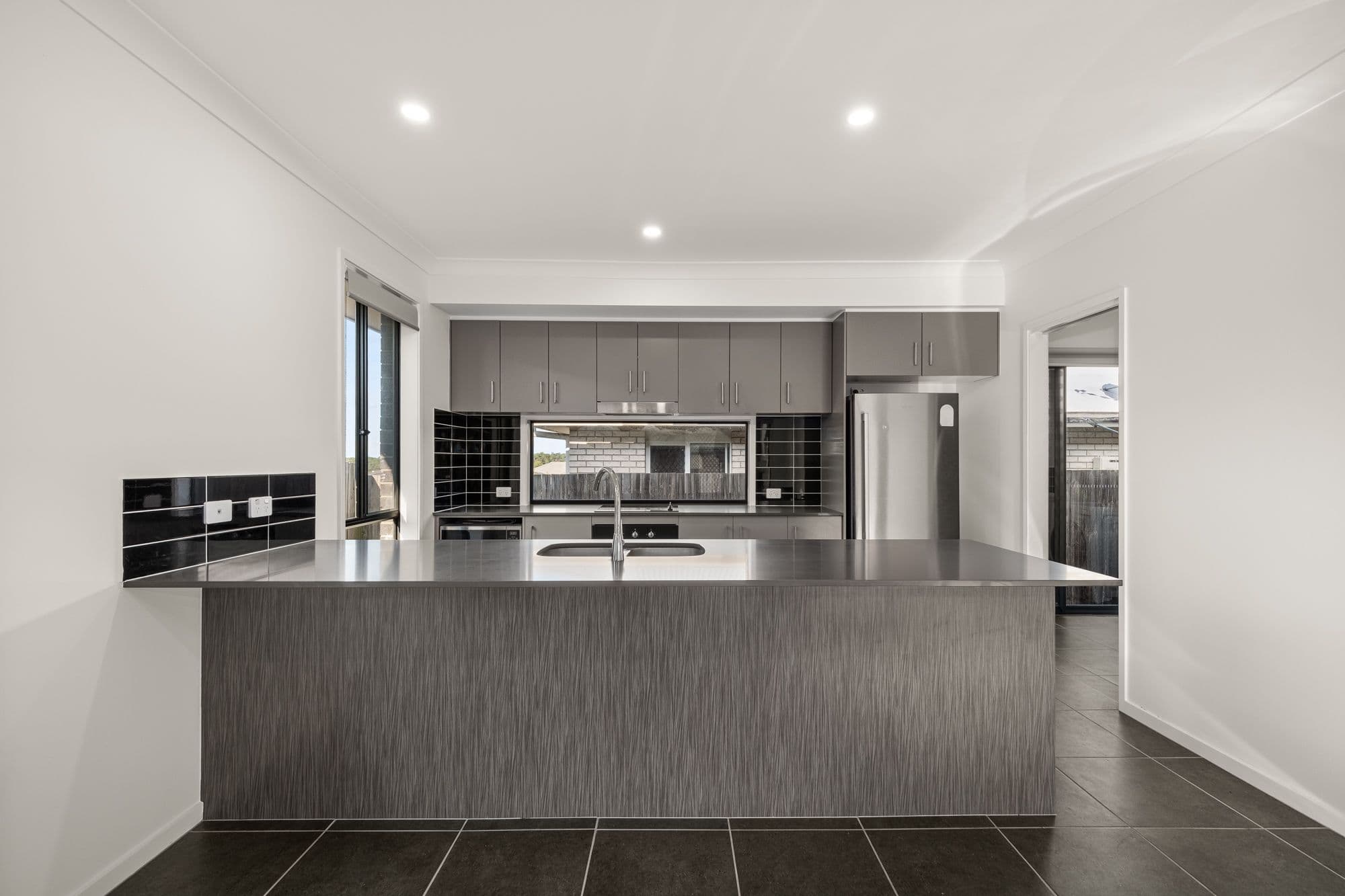 10 Mount Barney Crescent, Park Ridge QLD 4125, Park Ridge - Thumbnail 2