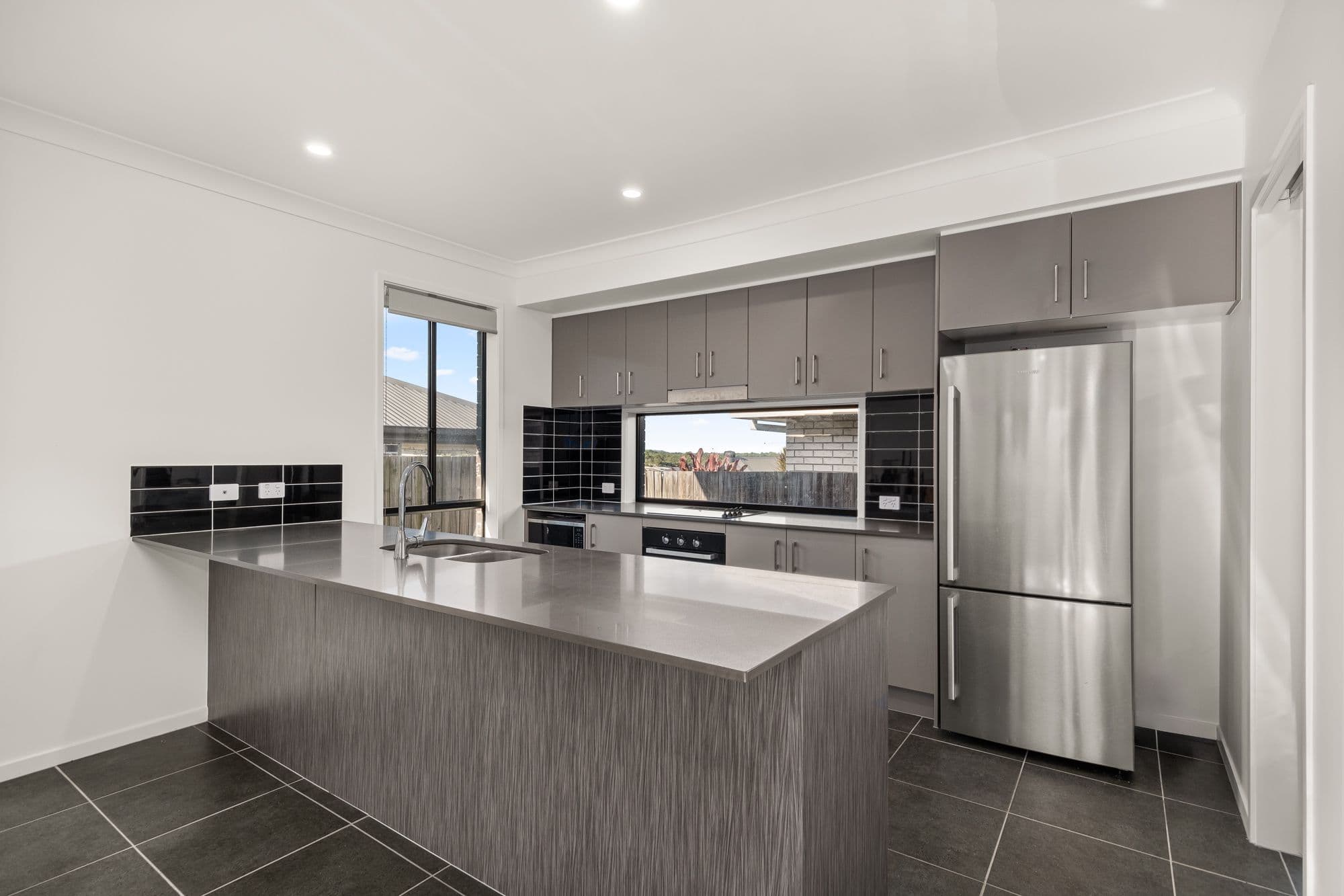 10 Mount Barney Crescent, Park Ridge QLD 4125, Park Ridge - Thumbnail 3