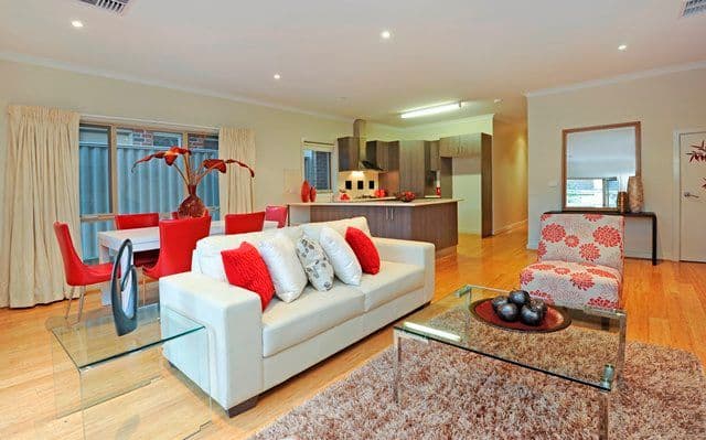 18 Suffolk Street, Reservoir VIC 3073, Reservoir - Thumbnail 2