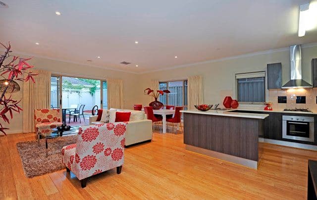 18 Suffolk Street, Reservoir VIC 3073, Reservoir - Thumbnail 4