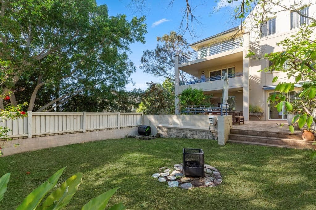8/2a Walton Crescent, Abbotsford - Image 1