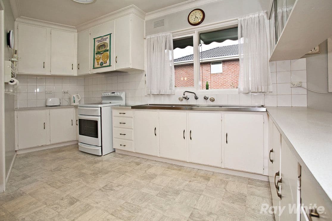 32 Madeline Street, GLEN WAVERLEY VIC 3150, Glen Waverley - Thumbnail 2