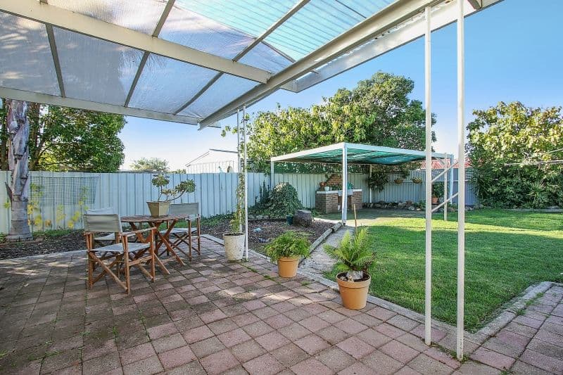 390 Hedley Crescent, Lavington - Thumbnail 3