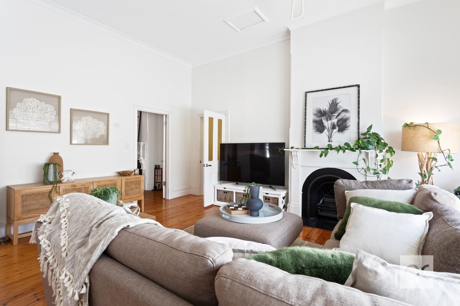 8 Waverley Street, Largs Bay - Thumbnail 3