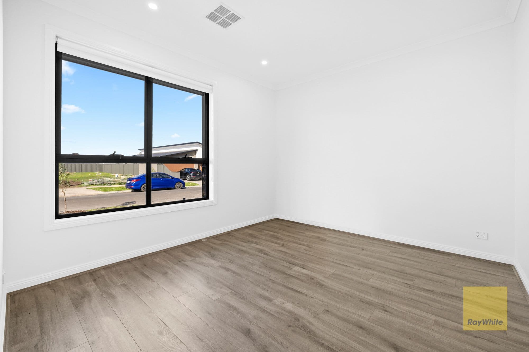 24 Shale Road, Werribee VIC 3030, Werribee - Thumbnail 5