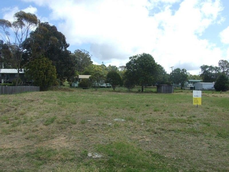 10 Lewis Street, CROWS NEST QLD 4355, Crows Nest - Thumbnail 2