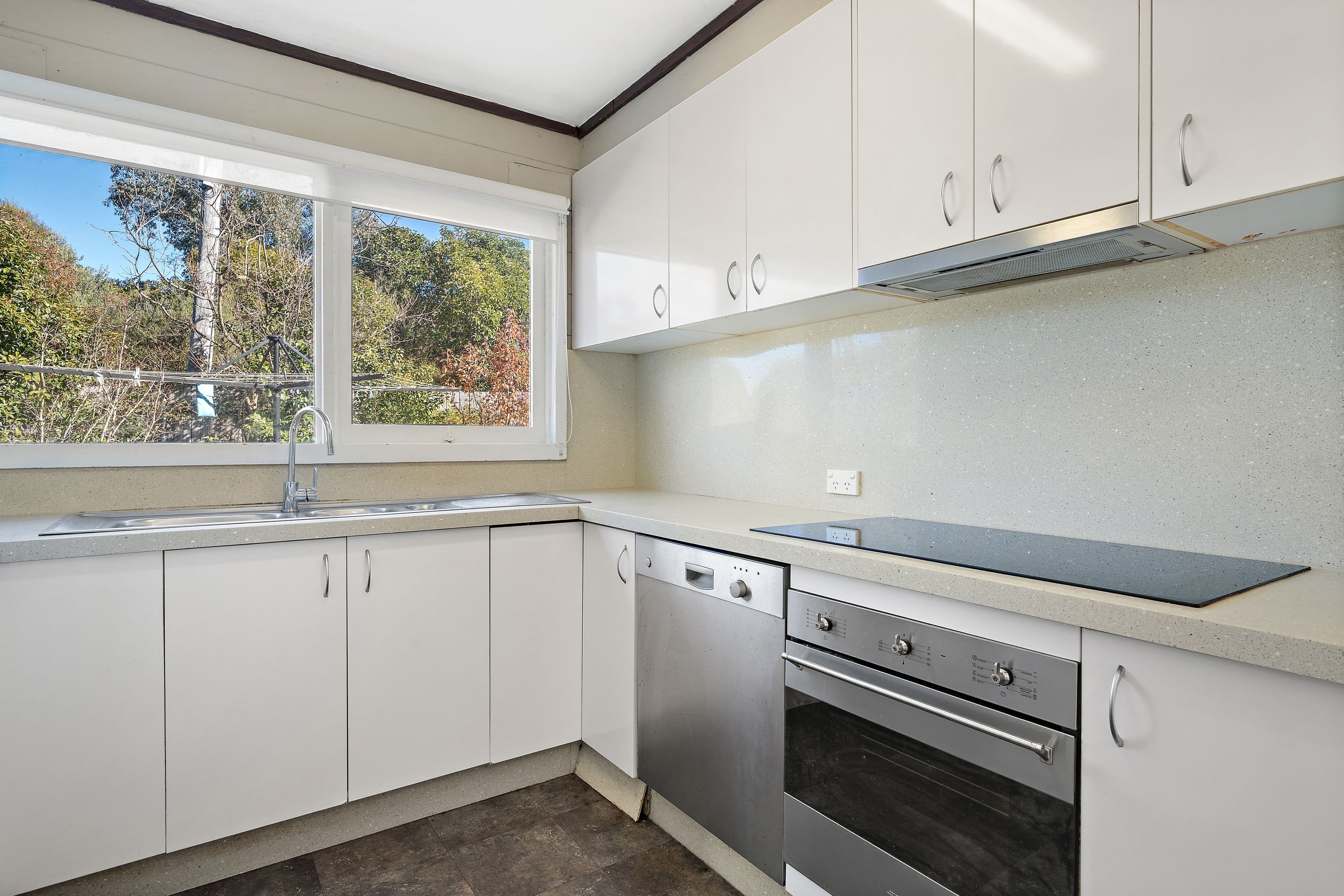 11 Castlereagh Crescent, Macquarie ACT 2614, Macquarie - Thumbnail 2