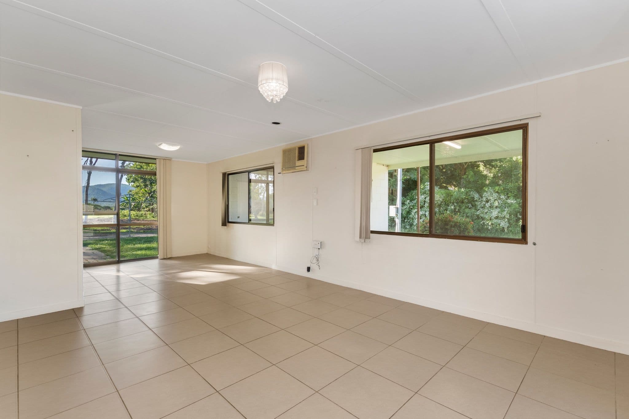 14 Duggan Drive, Alligator Creek QLD 4816, Alligator Creek - Thumbnail 3