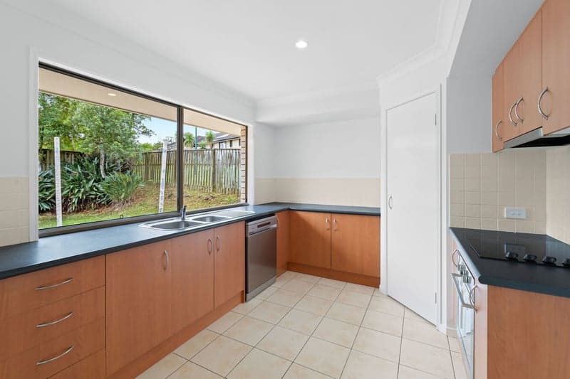 17 Beaumont Crescent, Pacific Pines - Thumbnail 4
