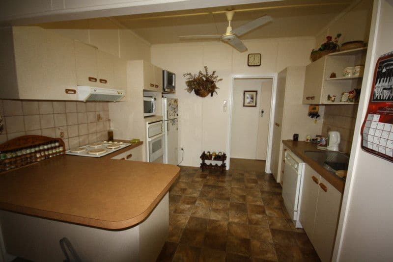 39 Bouverie, MUNDUBBERA QLD 4626, Mundubbera - Thumbnail 8