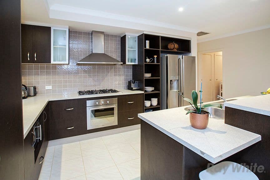 11 Monbulk Crescent, Rowville VIC 3178, Rowville - Thumbnail 2