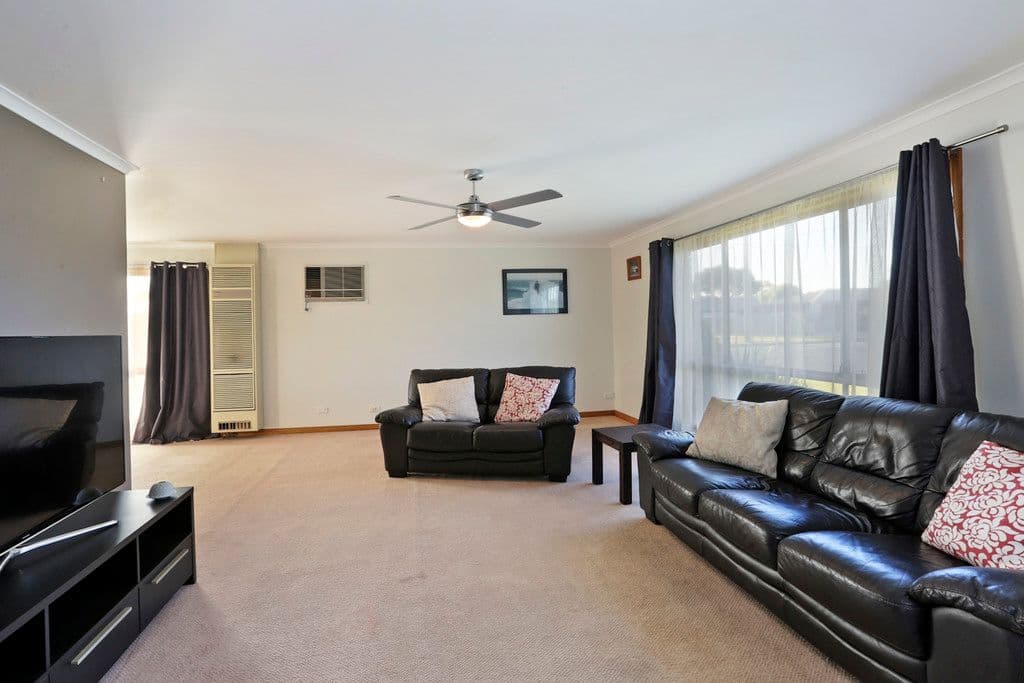 64 Benjamin Drive, Lara VIC 3212, Lara - Thumbnail 2