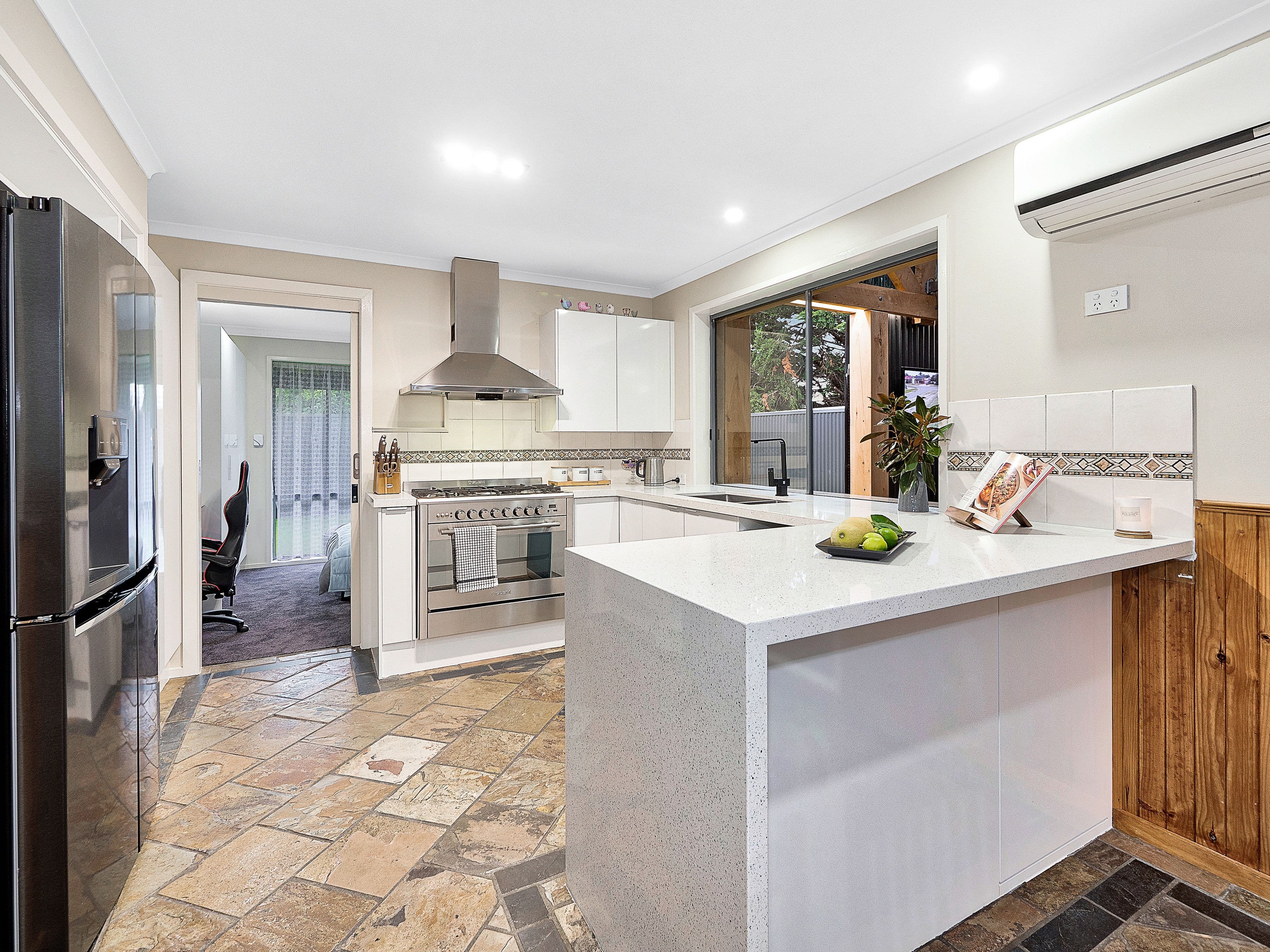 36 Lawless Drive, Cranbourne North VIC 3977, Cranbourne North - Thumbnail 2