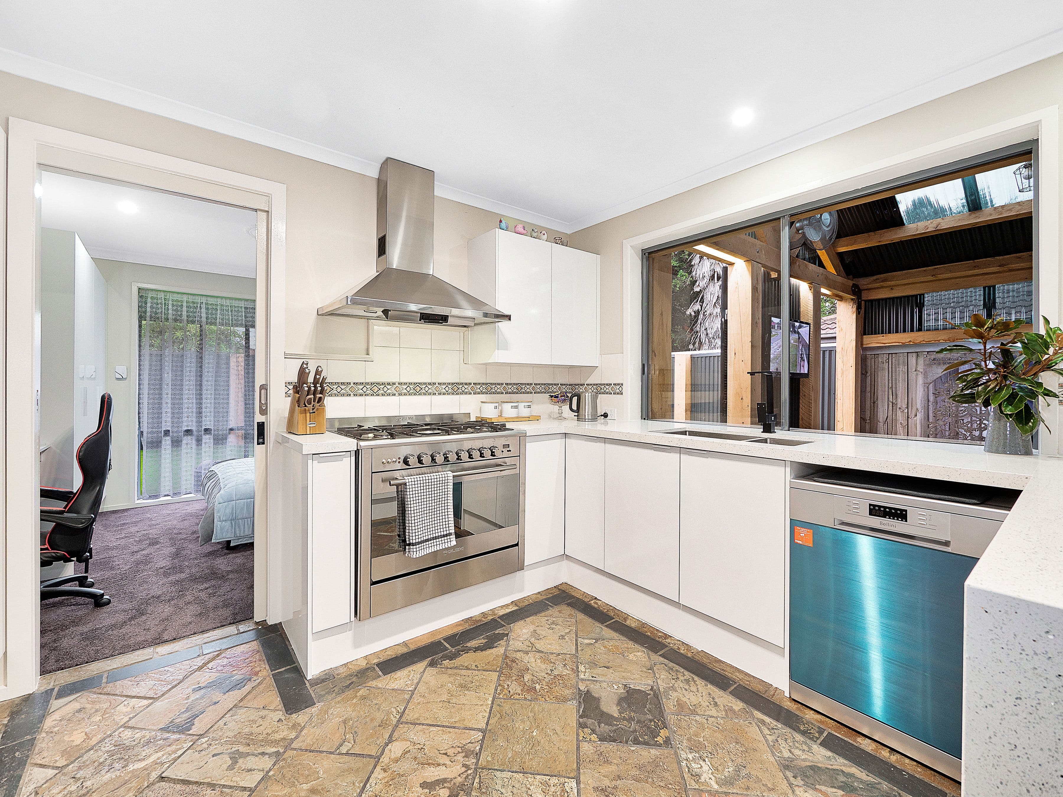 36 Lawless Drive, Cranbourne North VIC 3977, Cranbourne North - Thumbnail 4
