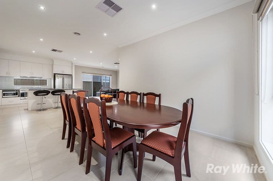 18 Barrington Circuit, Caroline Springs VIC 3023, Caroline Springs - Thumbnail 6