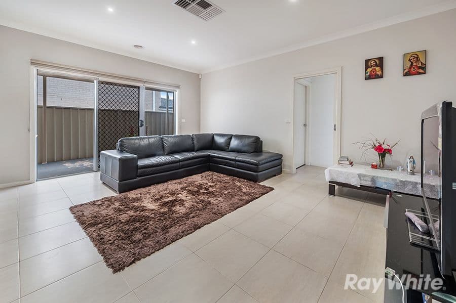 18 Barrington Circuit, Caroline Springs VIC 3023, Caroline Springs - Thumbnail 7