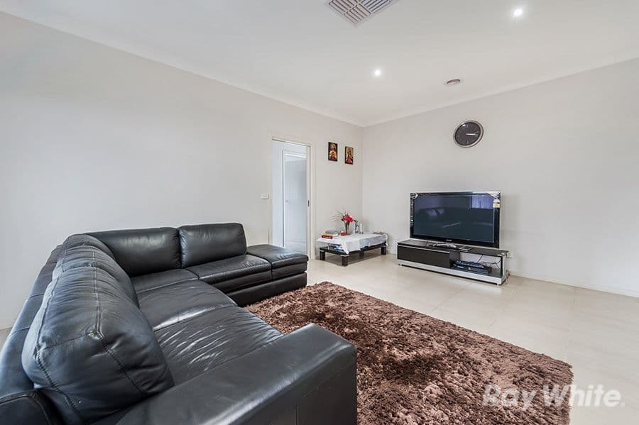 18 Barrington Circuit, Caroline Springs VIC 3023, Caroline Springs - Thumbnail 8