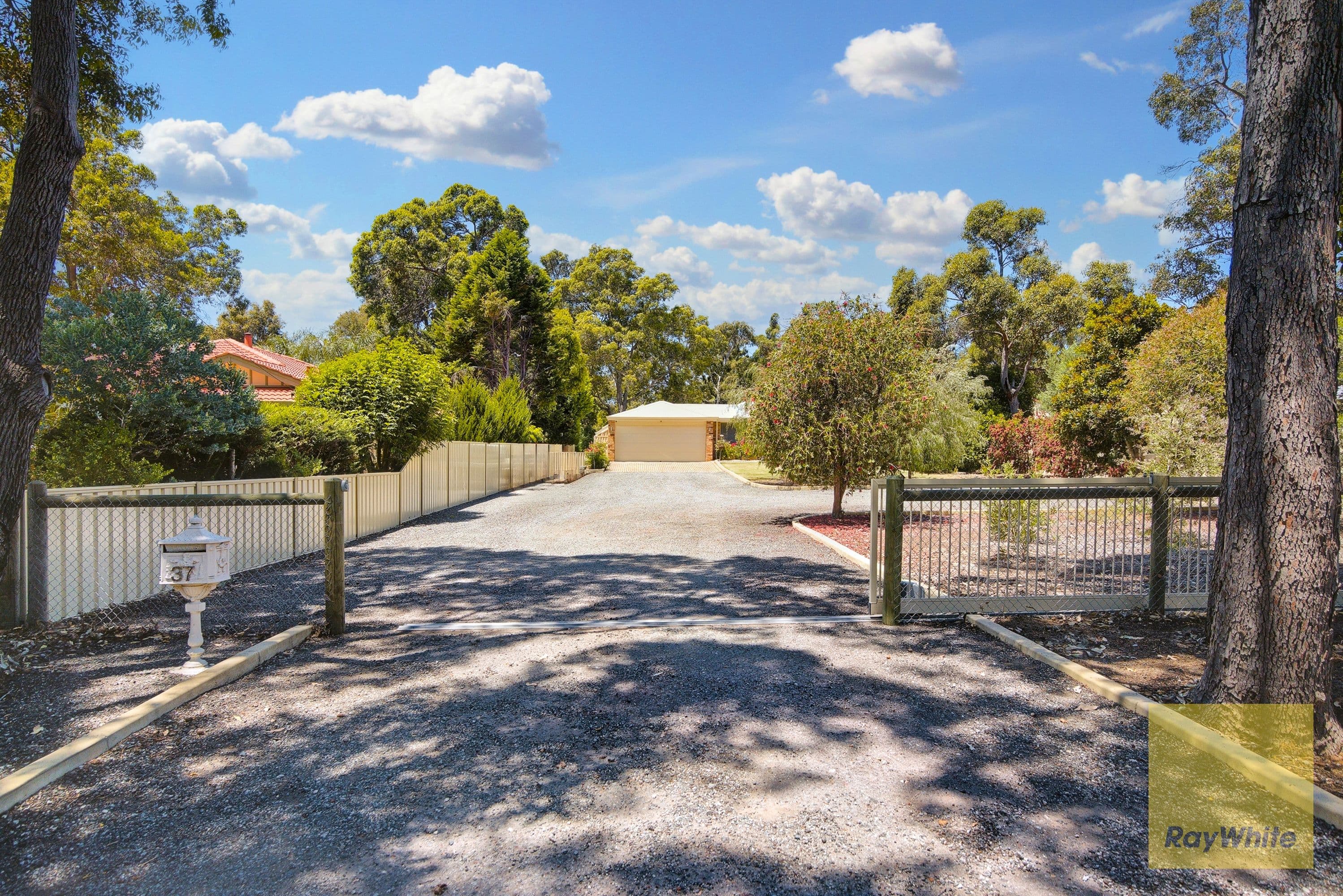 37 Schmitt Road, Kalamunda WA 6076, Kalamunda - Thumbnail 2