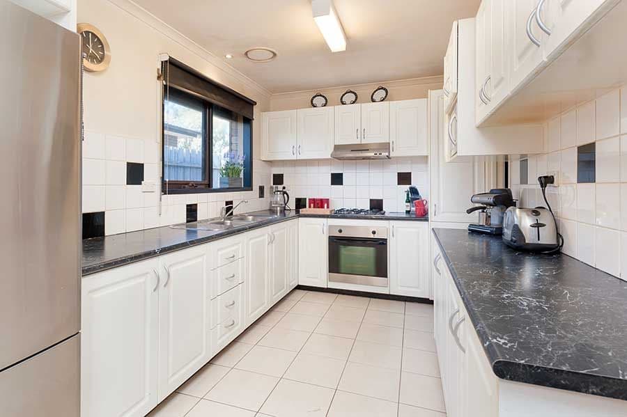 2 Waverley Court, Craigieburn VIC 3064, Craigieburn - Thumbnail 2