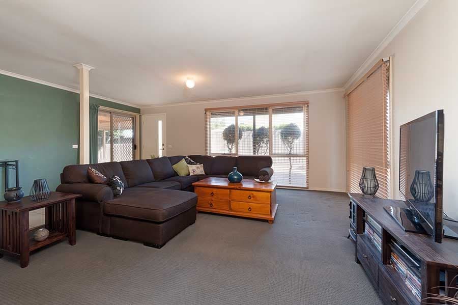 2 Waverley Court, Craigieburn VIC 3064, Craigieburn - Thumbnail 3