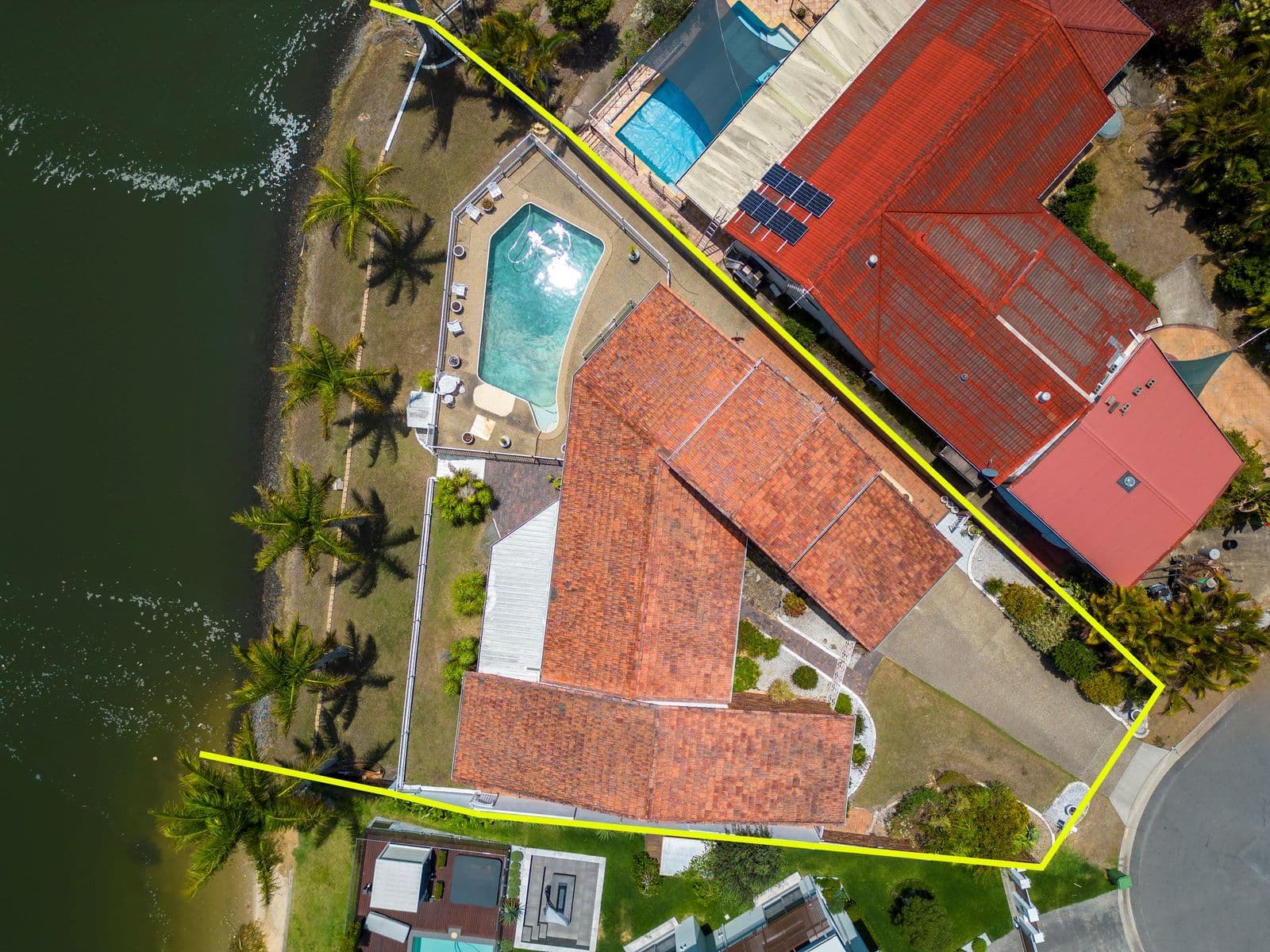 31 Bombala Street, Broadbeach Waters QLD 4218, Broadbeach Waters - Thumbnail 2