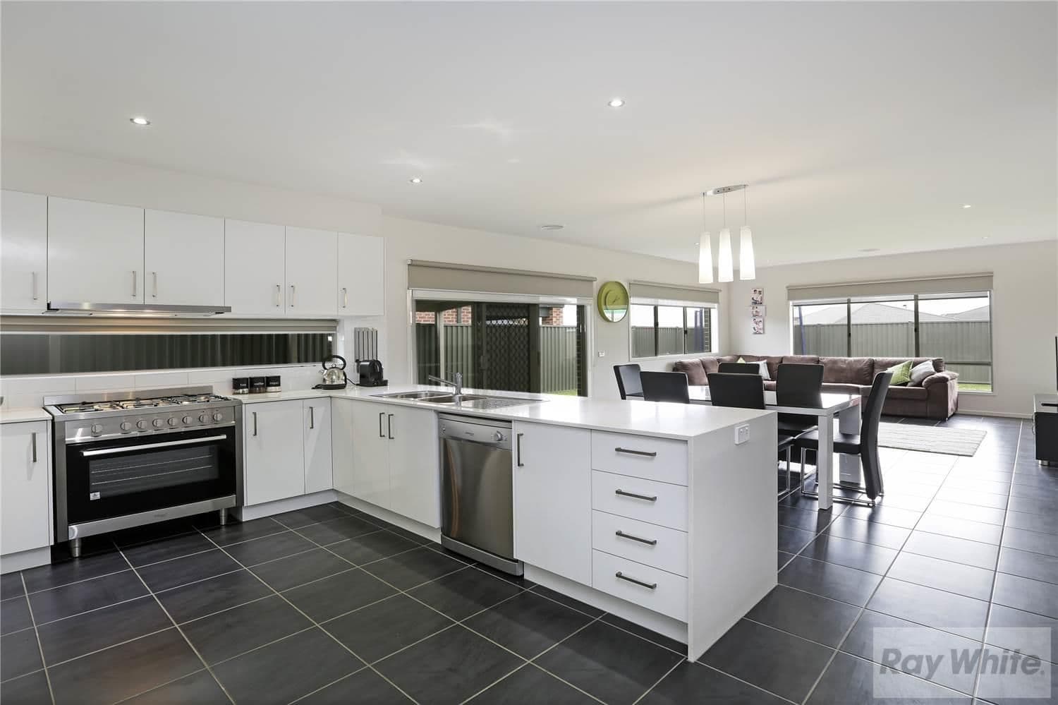 146 Canterbury Road West, LARA VIC 3212, Lara - Thumbnail 2