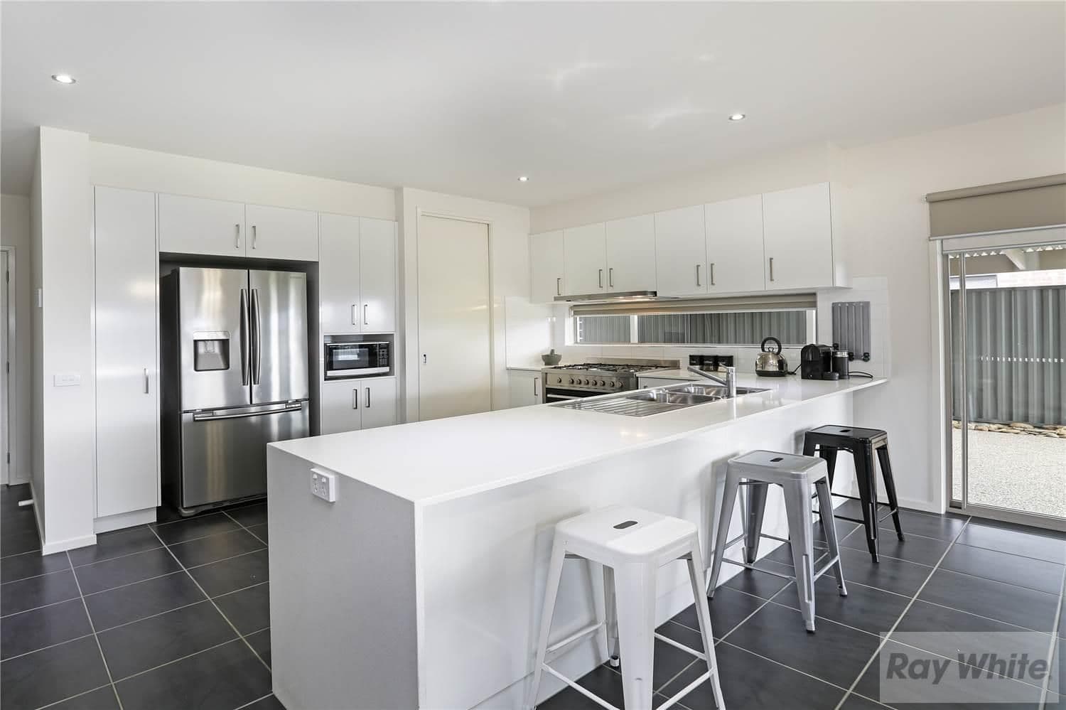 146 Canterbury Road West, LARA VIC 3212, Lara - Thumbnail 3