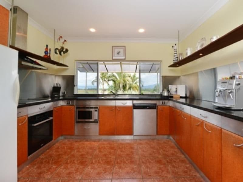 9 Hibiscus Court, ROCKY POINT QLD 4873, Rocky Point - Thumbnail 2