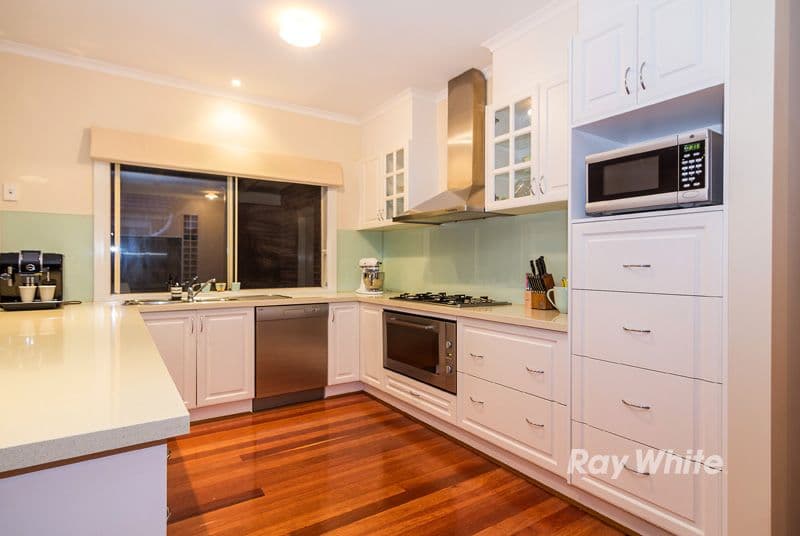 11 Firestone Green, CRANBOURNE VIC 3977, Cranbourne - Thumbnail 2