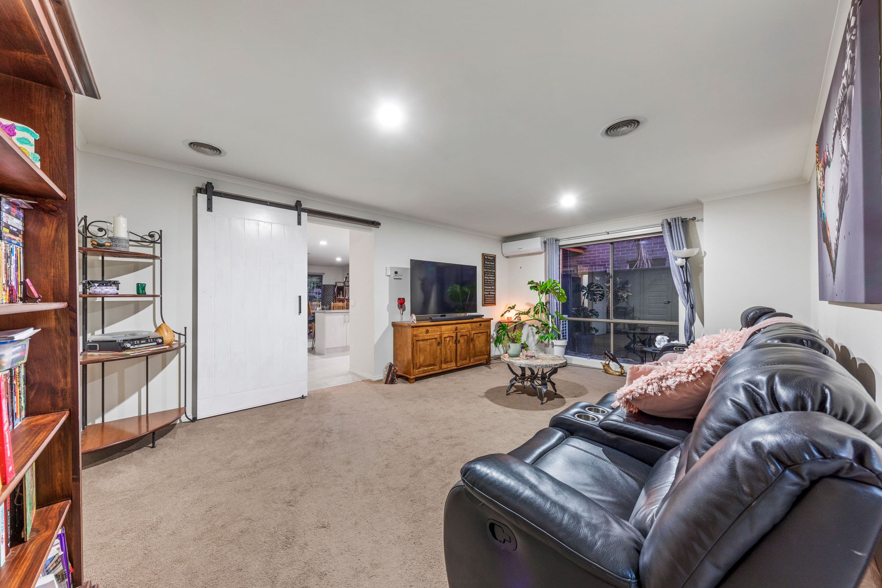31 Fallingwater Drive, Pakenham VIC 3810, Pakenham - Thumbnail 3