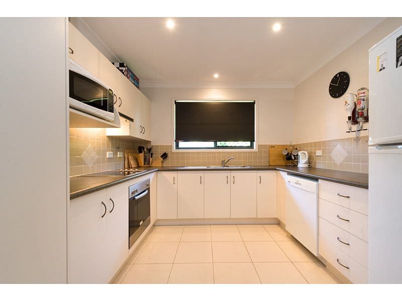 27 Primrose Avenue, NORMAN GARDENS QLD 4701, Norman Gardens - Thumbnail 2