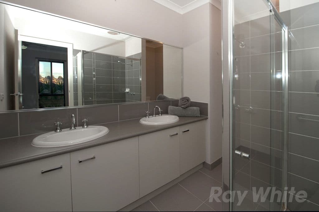 27 Tuscany Rise, Pakenham VIC 3810, Pakenham - Thumbnail 3