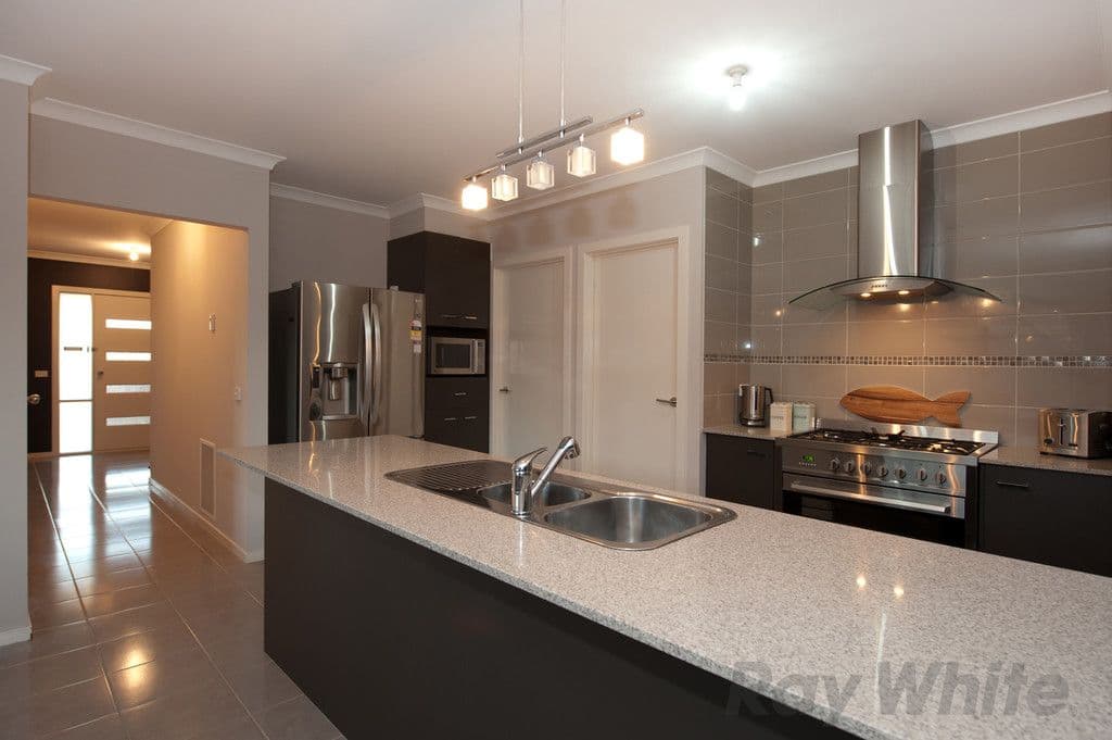 27 Tuscany Rise, Pakenham VIC 3810, Pakenham - Thumbnail 4