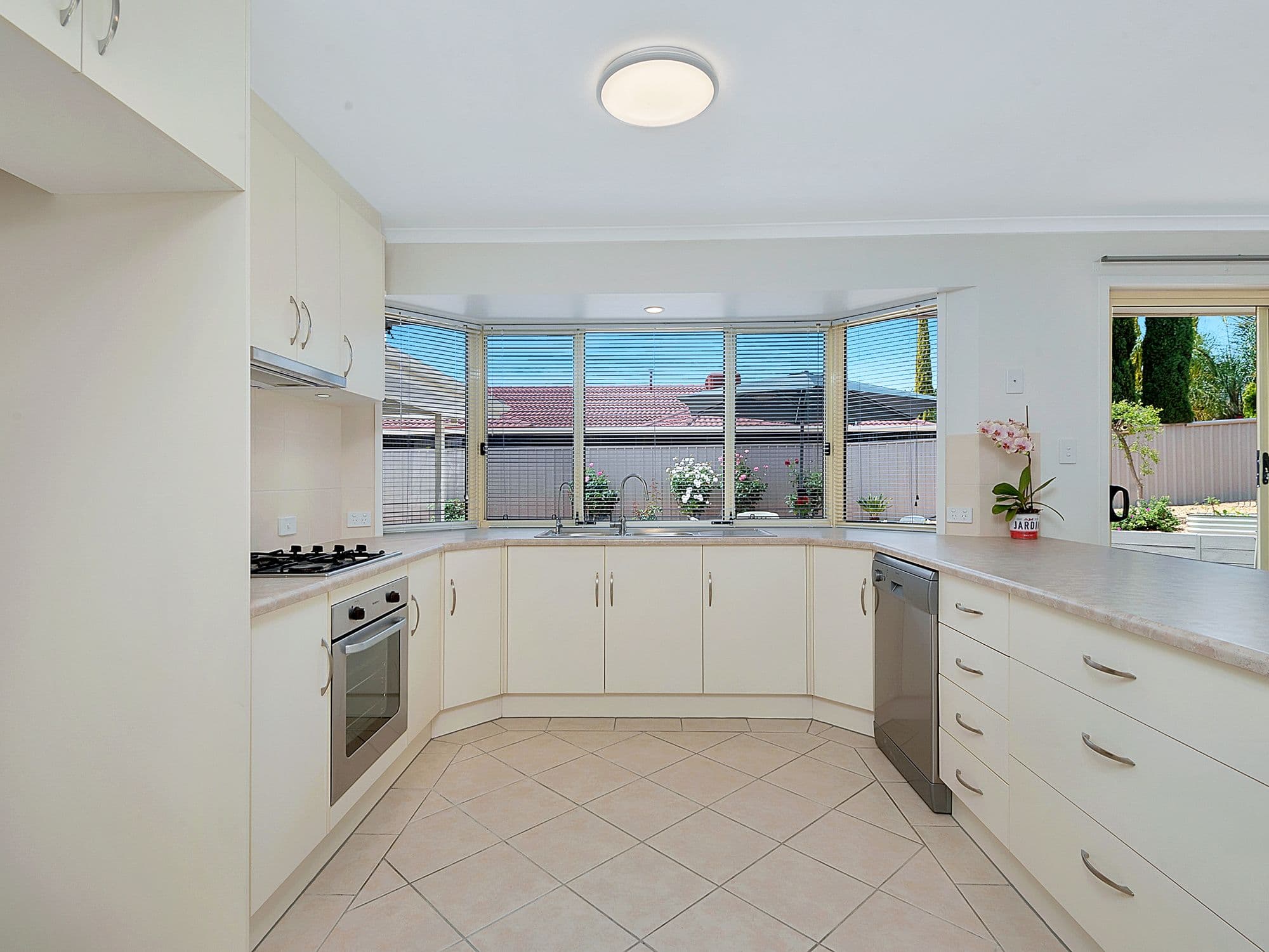 14 Beverley Court, Craigmore SA 5114, Craigmore - Thumbnail 4