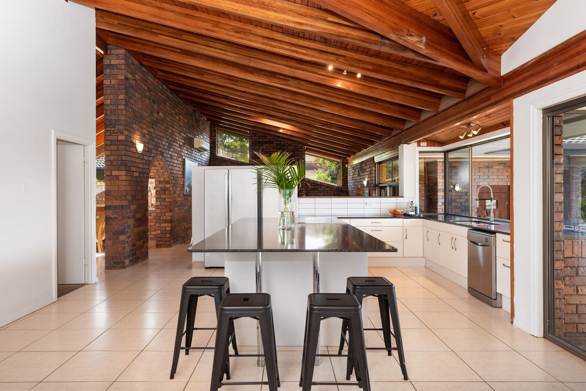 9 Waverney Court, Carindale QLD 4152, Carindale - Thumbnail 2