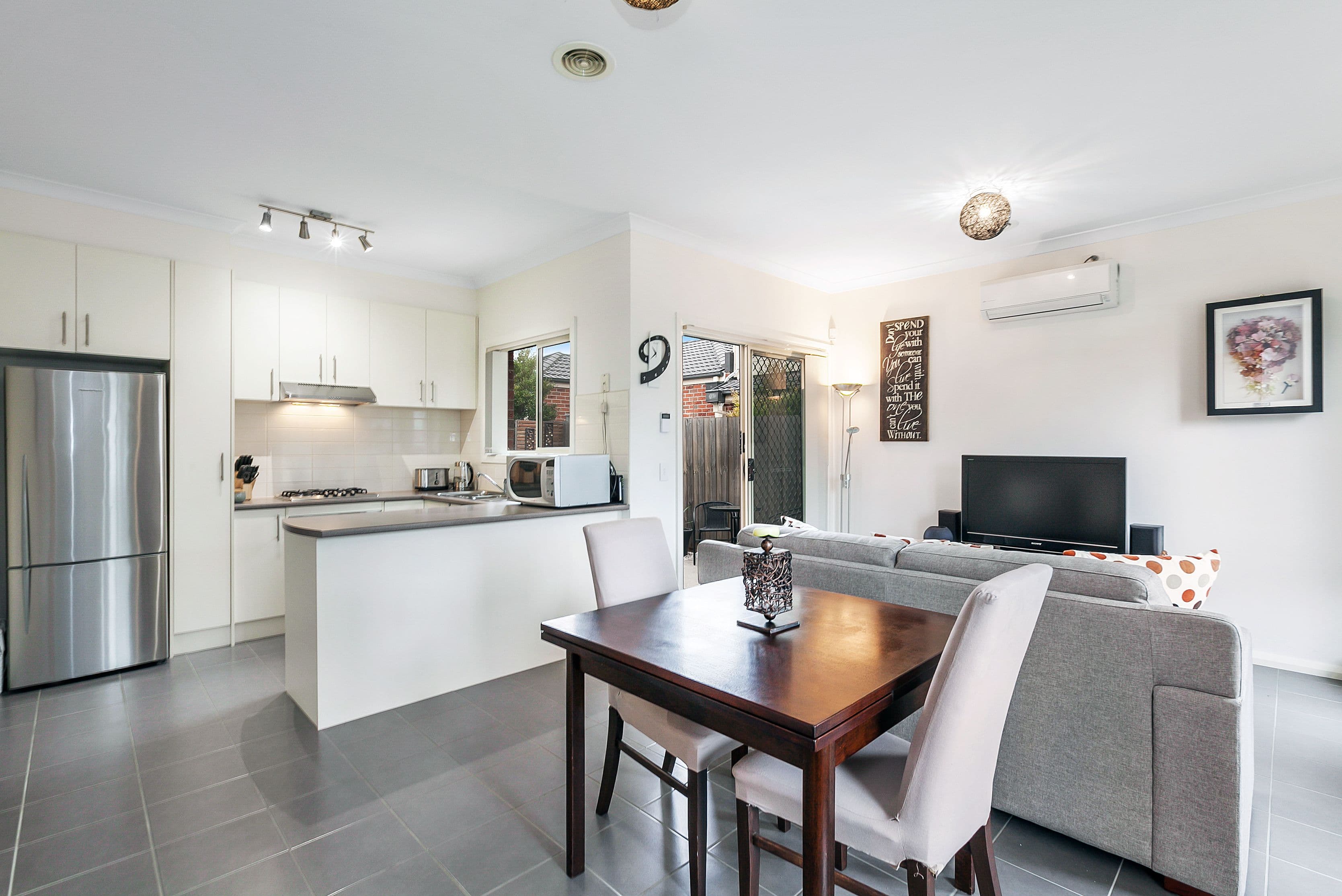 4 Pratt Street, Reservoir VIC 3073, Reservoir - Thumbnail 2