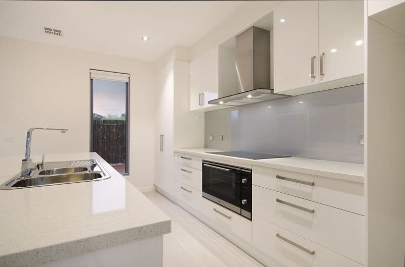 16 Holyrood Avenue, NEWTOWN VIC 3220, Newtown - Thumbnail 2