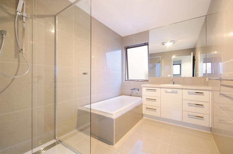 16 Holyrood Avenue, NEWTOWN VIC 3220, Newtown - Thumbnail 3