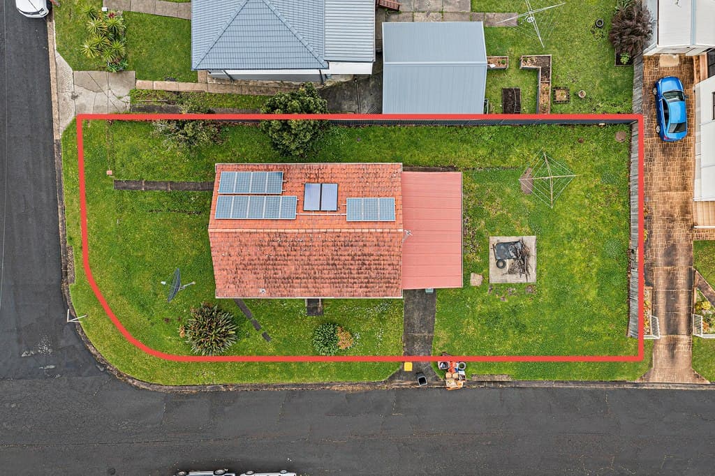 21 Karrabah Crescent, Lake Heights - Image 1