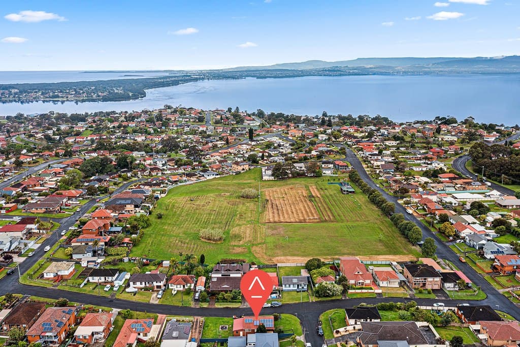 21 Karrabah Crescent, Lake Heights - Thumbnail 2