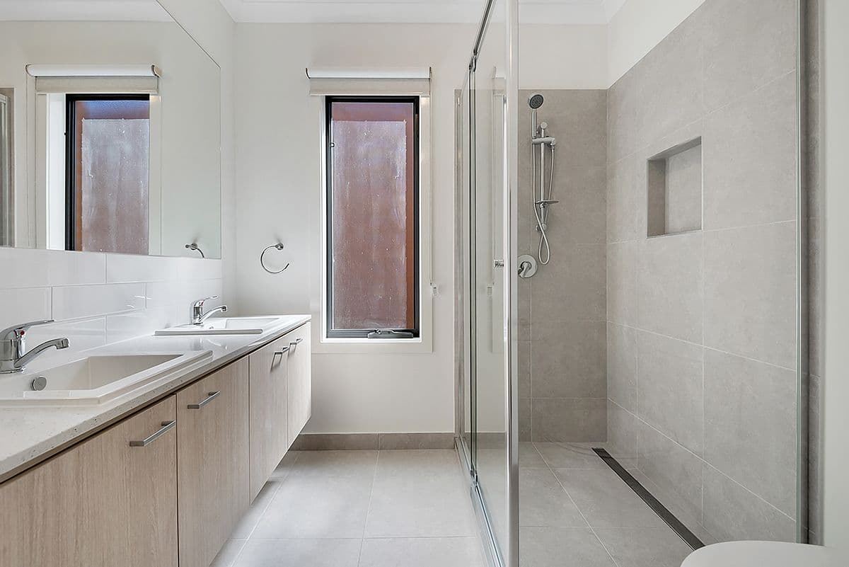 17 Featherwood Crescent, Craigieburn VIC 3064, Craigieburn - Thumbnail 3