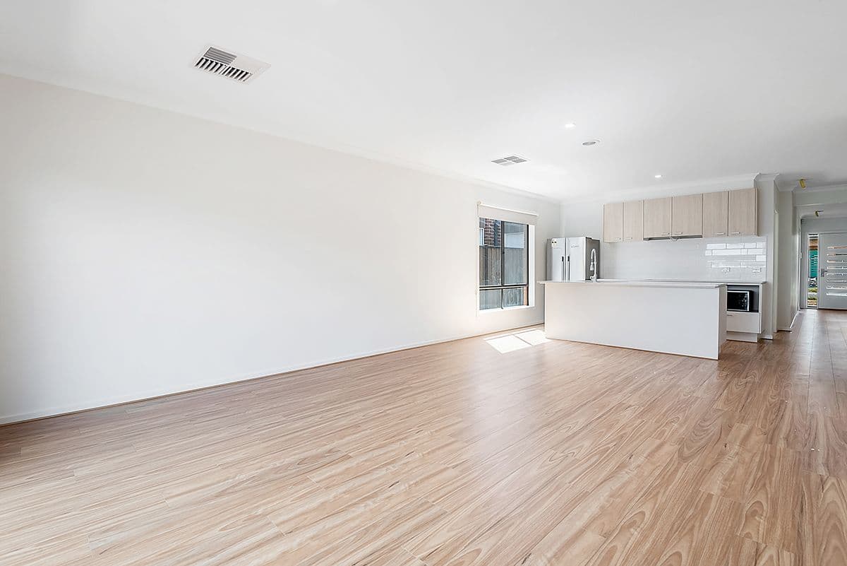 17 Featherwood Crescent, Craigieburn VIC 3064, Craigieburn - Thumbnail 6