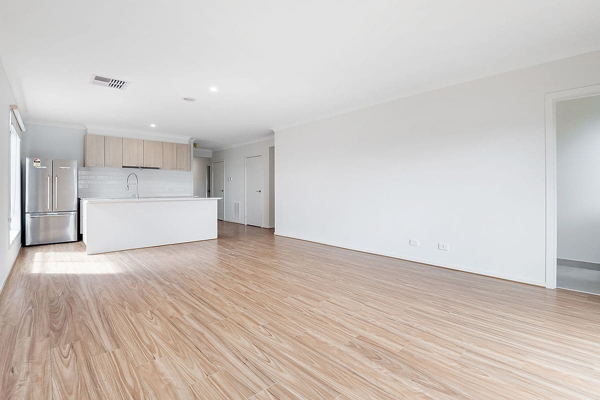 17 Featherwood Crescent, Craigieburn VIC 3064, Craigieburn - Thumbnail 7