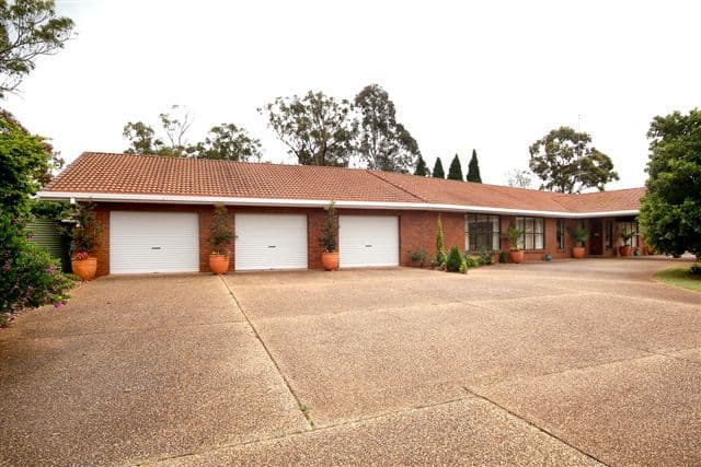 7  Golf Course Drive, MIDDLE RIDGE QLD 4350, Middle Ridge - Thumbnail 2
